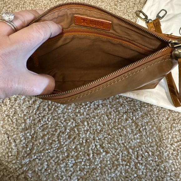 HOBO Elegant Tan (Truffle) Leather Crossbody Bag - Picture 8 of 9